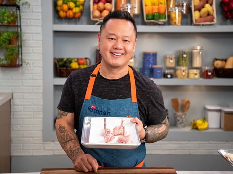 Jet Tila Teaches Us The Essential Knife Skills Everyone Should Know – Food Network Kitchen Fancy Knife, Panang Chicken, Skills Everyone Should Know, Panang Curry Paste, Jet Tila, Celebrity Chef Recipes, Panang Curry, Brine Chicken, Knife Skills