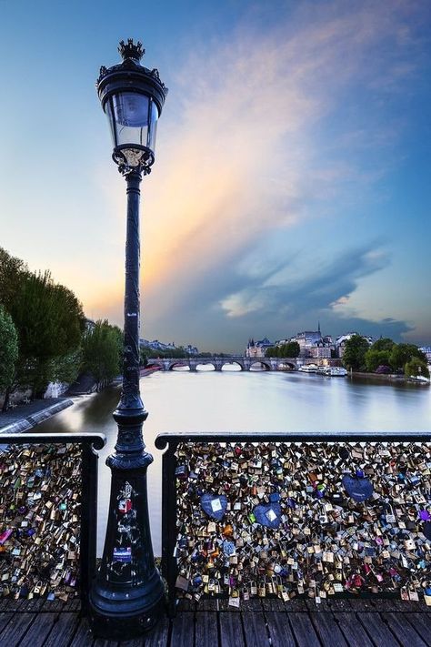 Love Lock Bridge Paris, Love Lock Bridge, Love Locks, River Seine, Love Lock, Paris Love, Paris Photo, Jolie Photo, Paris Travel