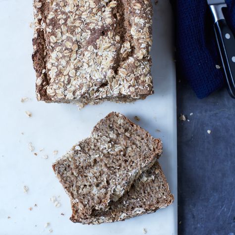 This easy-to-make aromatic rye bread recipe is packed with whole grains. Bread Naan, Berry Bread, Rye Bread Recipe, Nordic Diet, Rye Berries, Rye Grain, Bread Head, Rye Bread Recipes, Breaking Bread