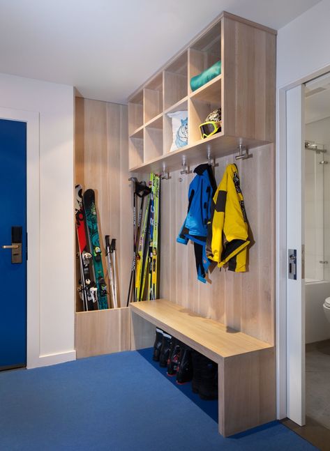 11 Ways to Create a Modern Mudroom in Your Home - Dwell Ski Mudroom Ideas, Ski Mudroom, Ski Mud Room, Modern Mudroom, Ski House Decor, Gear Room, Ski Room, Ski Condo, Drying Room