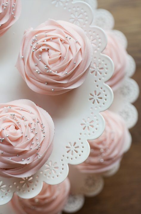 Baby Pink Cupcakes, Pink Bridal Shower Cupcakes, Pink Cupcakes Decoration, Girly Cupcakes Birthday, Cupcakes Pink And White, Pink Winter Cupcakes, Blush Pink Cupcakes, Wedding Cupcakes Pink, Pink White Cupcakes