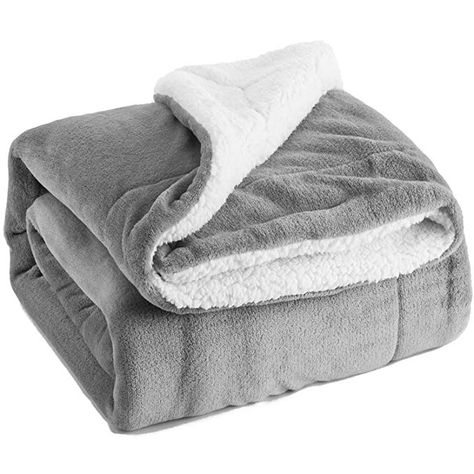 Amazon.com: BEDSURE Sherpa Fleece Blanket Twin Size Grey Plush Throw Blanket Fuzzy Soft Blanket Microfiber: Gateway Dorm Gifts, Beautiful Bed Designs, Luxe Bed, Blankets For Winter, Couch Blanket, Thick Blanket, Twin Blanket, Winter Blankets, Bed Throw Blanket