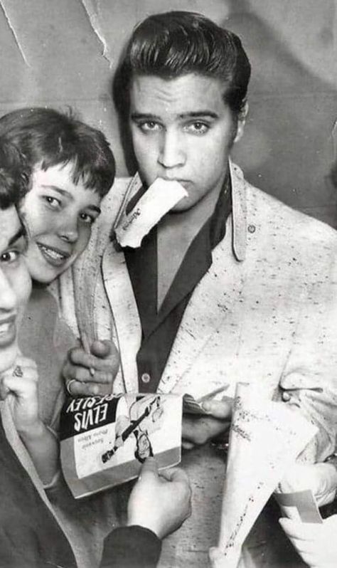 Elvis Presley Posters, Elvis And Me, Elvis Memorabilia, King Elvis Presley, Elvis Presley Images, Young Elvis, John Lennon Beatles, Elvis Presley Pictures, Elvis And Priscilla