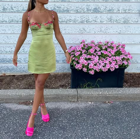 Pastel Mini Dress Aesthetic, Princess Polly Kenzie Mini Dress, Mini Dress Instagram Pictures, Green Dressy Outfits, Spring Semi Formal Dresses, Graduation Guest Dress, Spring Masquerade, Goa Fits, Kenzie Mini Dress