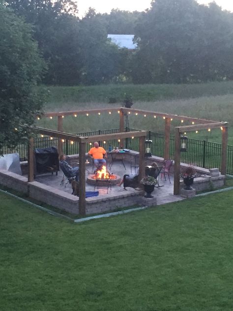 Simple Backyard Fire Pit Ideas Seating Areas, Yard Fire Pit Ideas Seating Areas, Fire Pit And Grill Area, Pergola Fire Pit Ideas, Backyard Bonfire Pit Ideas, Concrete Fire Pit Area, Backyard Fire Pit Ideas Lounge Areas, Fire Pit Under Pergola, Outdoor Fire Pit Area