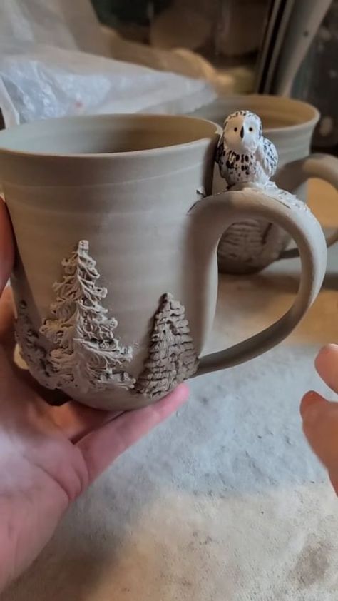 Handmade Clay Pots Ideas, Clay Cup Ideas Mugs, Pottery Holiday Ideas, Slab Pottery Ideas For Beginners, Diy Owl Crafts, Ceramic Mugs Ideas, Clay Cup Ideas, Owl Pottery Painting Ideas, Ceramic Owls Pottery Ideas