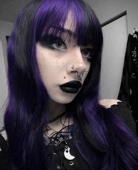 Purple And Black Hair, Purple Hair Streaks, Purple Black Hair, Color Block Hair, Purple Goth, Gothic Hairstyles, Black Hair Dye, Goth Hair, Hair Streaks