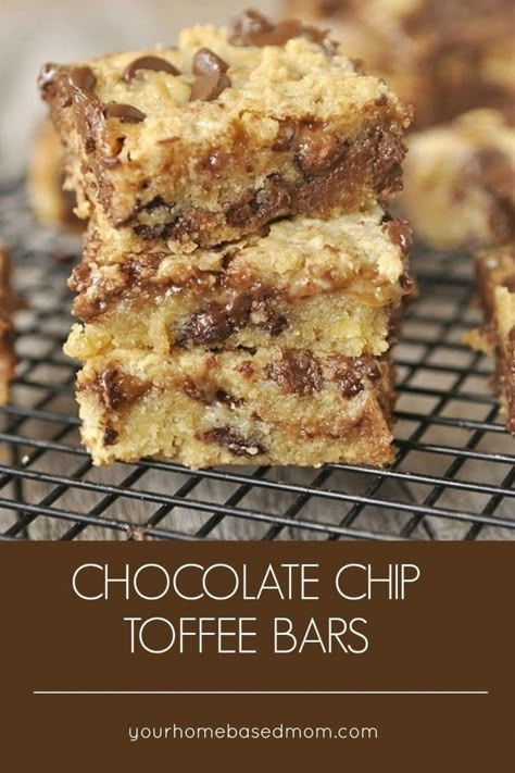 These chocolate chip toffee bars are so ooey, gooey and delicious, that they are almost too dangerous to have in the house. Chocolate Chip Toffee Bars, Toffee Bars Recipe, Toffee Bars, Toffee Cookies, Sweet Bar, Cookie Brownie Bars, Dessert Bar Recipe, Chewy Chocolate Chip, Chewy Chocolate Chip Cookies