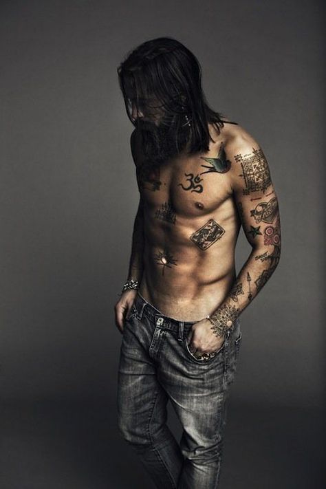 Sexy Tattooed Guys Man With Tattoos, Tatto Boys, Bike Tattoos, Estilo Hippie, Beard Tattoo, Inked Magazine, Inked Men, Inked Girls, Tattoo Style