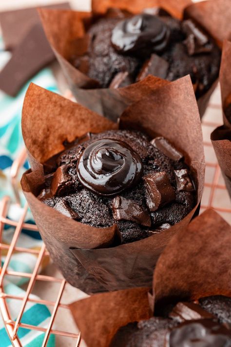 Not only did the Olympics bring us endless athletic entertainment, but it also brought us a social media storm of viral Olympic Chocolate Muffins! These moist, chocolaty homemade muffins are loaded and topped with chocolate chunks, complete with a hot fudge center. No wonder the internet's going crazy for a bite of them! Olympics Chocolate Muffins, Olympic Chocolate Muffin Recipe, Olympic Muffins, Olympic Chocolate Muffin, Moist Chocolate Muffins, Brunch Muffins, Hot Chocolate Cupcakes, Homemade Hot Fudge, Chocolate Wine