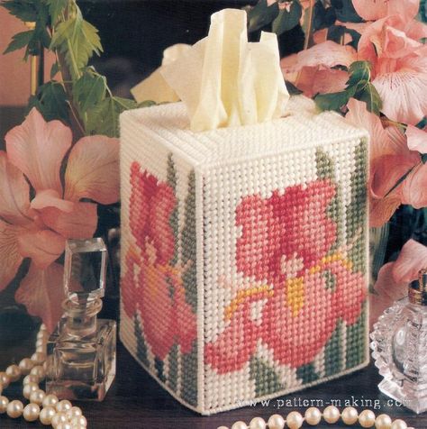 Tulip Tissue Box (Plastic Canvas) Free Plastic Canvas Patterns, Plastic Canvas Candle, Free Plastic Canvas, Free Crafts, Tent Stitch, Crafts Holiday, Crafts Crochet, Plastic Canvas Stitches, Plastic Canvas Ornaments