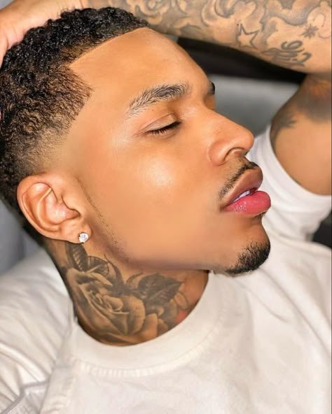 Chest Neck Tattoo, Twist Hair Men, Waves Hairstyle Men, Mustache And Goatee, Neck Tattoo Ideas, Curly Hair Fade, Light Skin Men, Dark Skin Boys