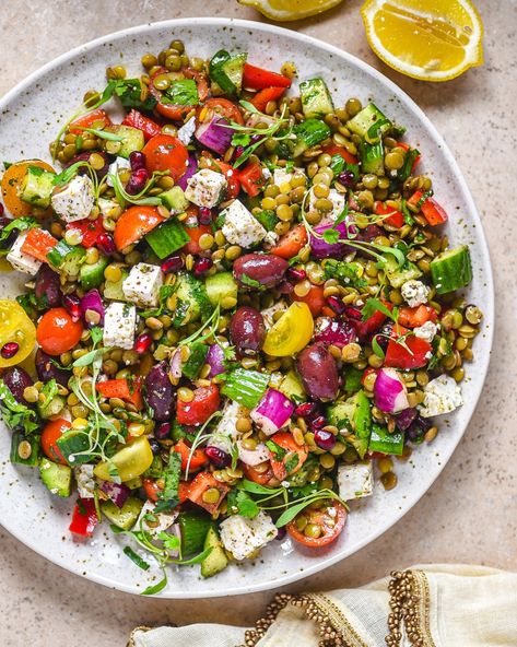 Mediterranean Lentil Salad, Antipasti Board, Cooking Green Lentils, Veggie Salads, Meatless Mains, Vegetarian Salad, Summer Sides, Yummy Salads, Dried Lentils