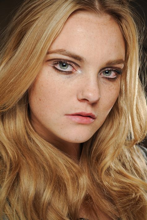 Carol Trentini Caroline Trentini, Beautiful Freckles, Holiday Glam, Anna Sui, Party Looks, Girl Face, Pretty Face, Fashion Show, Ready To Wear