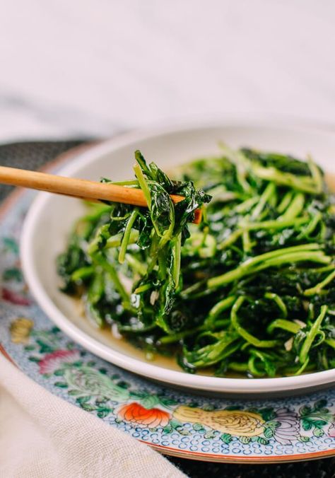 #Stir #Fried #Watercress recipe by thewoksoflife.com Water Cress Recipe, Wok Wednesday, Khmer Recipes, Water Cress, Abc Soup, Watercress Recipes, Chinese Vegetables, Woks, Watercress