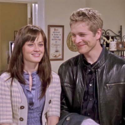 Gilmore Girls Logan, Rory Logan, Logan Huntzberger, Rory And Logan, He Looks At Her, Gilmore Guys, Matt Czuchry, Gilmore Girls Seasons, Team Logan