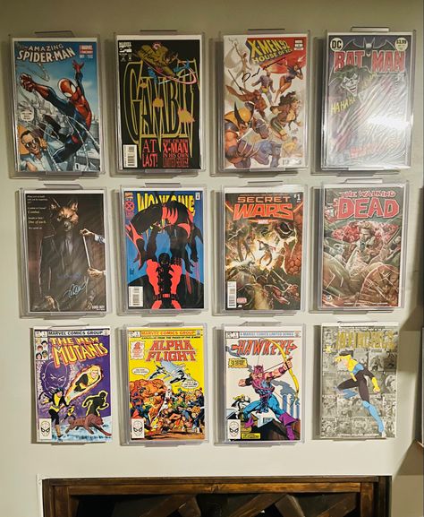 Great way to display your favorite books. Enjoy displaying my favorites and its super easy to swap out. Always gets compliments on the display. Comic Book Shelf Ideas, Comic Display Ideas, Comic Book Display Ideas, Display Comic Books, Comic Book Shelf, Comic Display, Comic Book Display, Comic Book Storage, Comic Book Frames