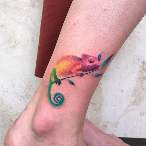 Chameleon Tattoos, Buddha Tattoo Sleeve, Rainbow Chameleon, Gecko Tattoo, Chameleon Tattoo, Lizard Tattoo, Wrap Around Tattoo, Cute Tattoos On Wrist, Scale Tattoo