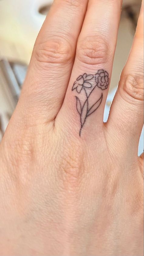 Finger Flowers Tattoo, Marigold Finger Tattoo, Small Flower Finger Tattoo, Flower Finger Tattoo Simple, Daisy Finger Tattoo, Back Tattoo Women Minimalist, Finger Flower Tattoo, Tattoos Earthy, Small Tattoo Finger