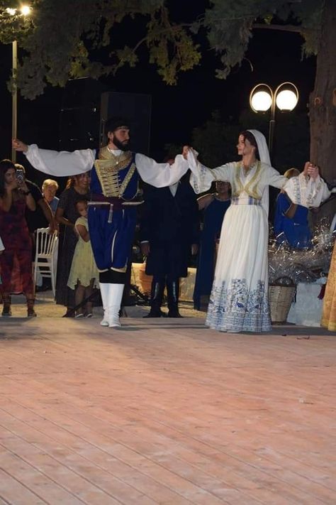 Greece Culture Clothes, Greek Traditional Clothing, Greek Folk Costume, Greek Traditional Dress, Greek Dancing, Greek Wedding Dresses, Ancient Clothing, Greece Culture, Ur Mum