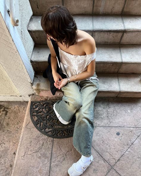 Madelyn Layer | I love to sit <3 | Instagram Madelyn Layer, Dark Hair, Outfit Inspirations, Fashion Inspo, I Love, Wardrobe, Funny, Hair, Clothes