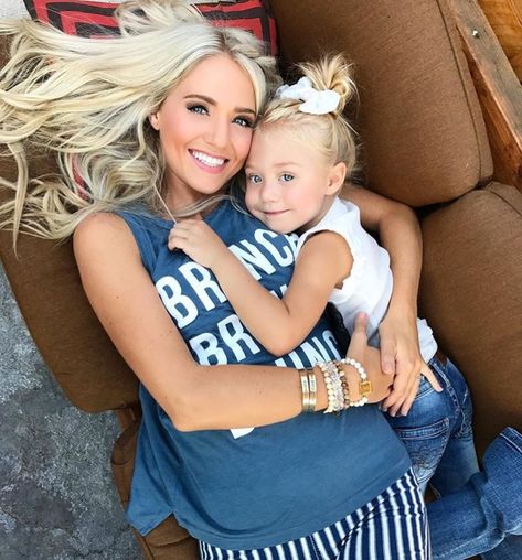 Sav Labrant, Sav And Cole, Mommy Daughter Photos, Mom And Baby Outfits, Savannah Rose, Cole And Savannah, Colleen Ballinger, Mommy And Me Photo Shoot, Kids Goals