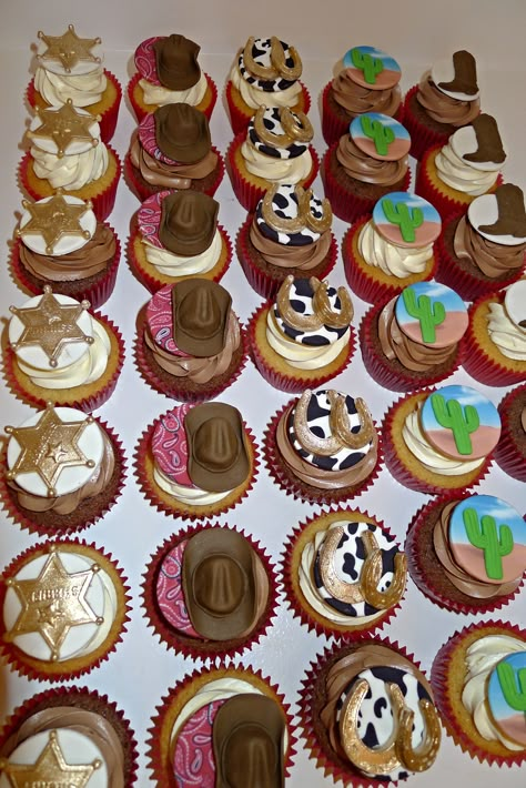 Western Cupcakes Cowboy, Wild West Cupcakes, 1st Rodeo Cupcakes, Cowboy Birthday Cupcakes, Cowboy Theme Cupcakes, Western Cupcakes, Rodeo Theme Party, Cowboy Cupcakes, Country Cake