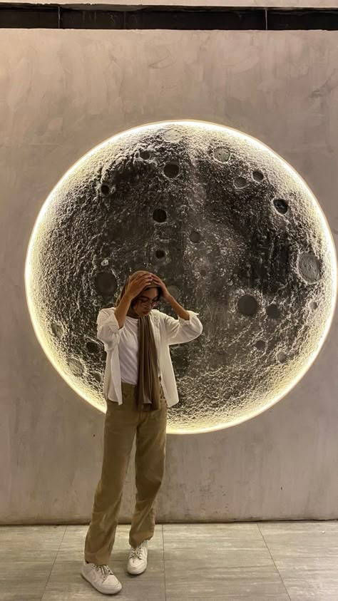 Moon Texture Wall, Moon Mural, Concrete Wall Design, Selfie Wall, Stone Wall Design, Wall Painting Techniques, Earthy Home, Wall Texture Design, Diy Abstract Canvas Art