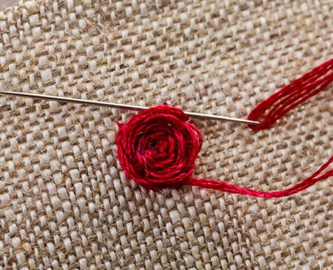 This is a great skill-building stitch. It makes a pretty rose and can be used as an alternative to satin stitch for the center of a flower. It all starts with a simple fly stitch. Woven spider’s web rose RIGHT Woven spider’s web rose LEFT Fly Stitch, Embroidery Roses, Rose Pic, Skill Building, Machine Embroidery Thread, Rose Tutorial, Pretty Rose, Needlepoint Stitches, Embroidery Tutorial