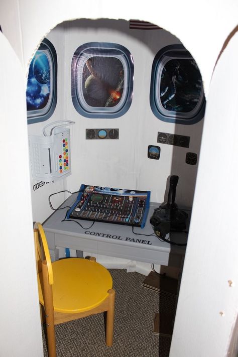 Diy Sci Fi Decor, Diy Space Station, Cardboard Space Station, Spaceship Dramatic Play, Cardboard Space Shuttle, Space Role Play Area, Space Themed Role Play Area, Spaceship Bedroom, Space Themed Escape Room