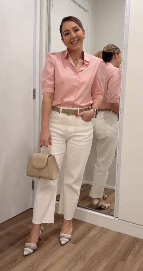 Pantalon Color Beige Outfit, Outfit Con Pantalon Beige, Outfit Pantalon Beige, Chic Mom Outfits, Capsule Wardrobe Casual, Beige Outfit, Feel More Confident, Business Casual Outfits For Work, Fashionista Clothes