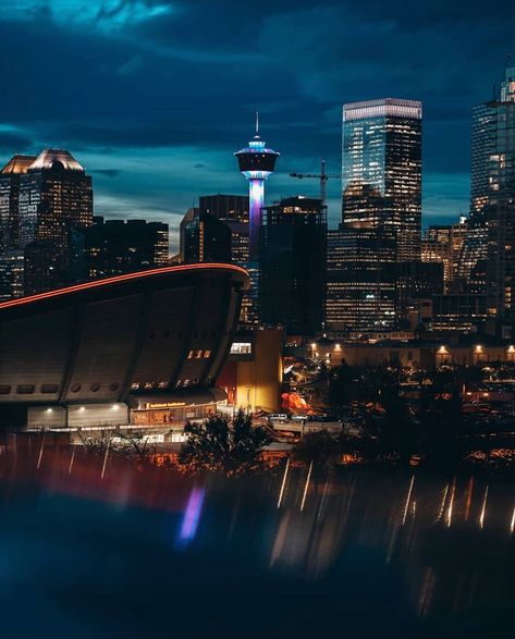 Tourism Calgary on Instagram: “Small-town heart, big city adventures. That’s Calgary 💙 Photo by: @josh_portraits” Calgary Skyline, Canada Holiday, Calgary Canada, Sleep Tight, Big City, Seattle Skyline, Calgary, Small Towns, Instagram Users