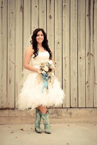 I'm in love with short pixie wedding dresses. Love the cowboy boots too! Totally want something like this for my wedding. Wedding Dress With Boots, Country Dresses With Boots, Wedding Dress With Cowboy Boots, Short Country Wedding Dress, Vestidos Country, Country Style Wedding Dresses, Fluffy Wedding Dress, Short Bridal Gown, Dresses With Cowboy Boots