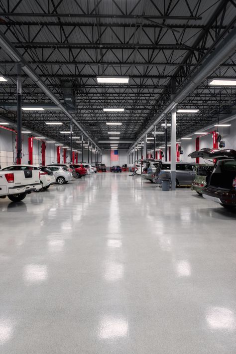 Modern Mechanic Shop, Auto Repair Shop Design, Garage Car Workshop, Car Showroom Interior, Resin Floors, Auto Service Center, Rolls Royce Car, Car Showroom Design, Garage Workshop Plans