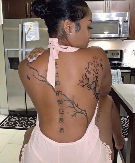 Nalani King.. gorgeous but taken, goofy but smart, so smart that she … #romance Romance #amreading #books #wattpad Back Tattoo Women Spine, Girl Back Tattoos, Neck Tattoos Women, Black Girls With Tattoos, Inspiration Tattoos, Spine Tattoos For Women, Tattoos For Black Skin, Pretty Tattoos For Women, Dope Tattoos For Women