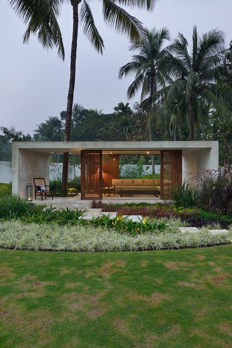 © Ravi Kanade Building Homes, Concrete House, Tropical House, Secret Rooms, Modern Architecture House, Barndominium Ideas, House Architecture Design, Glass House, Pool Houses