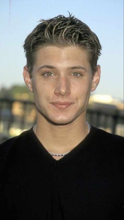 Jensen Ackles Blonde, Dean Winchester Hair, Dean Winchester Haircut, Jensen Ackles Haircut, Jensen Ackles Hair, Jensen Ackles 90s, Young Jensen Ackles, Dean Supernatural, Spiky Hairstyles