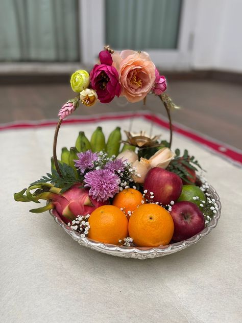 #weddingplatedecoration Kuthuvilaku Flower Decoration, Plate Decoration Wedding Indian, Creative Plates, God Frame, Fruits Plate, Ganpati Decoration Theme, Coconut Decoration, Traditional Decoration, Fruits Decoration