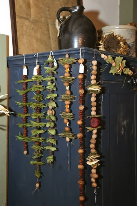 Nature-Inspired Garlands At Walker Homestead Homestead Christmas, Primitive Garland, Pagan Yule, Curated Home, Cool Wood Projects, Art Appliqué, Natural Christmas, Woodland Christmas, Home Space