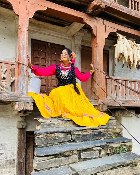 Gadwali Traditional Dress, Garhwali Traditional Dress, Uttrakhand Traditional Dress, Uttarakhand Women, Gopi Dress, Culture Dress, Uk Culture, Indian Culture, Design Clothes