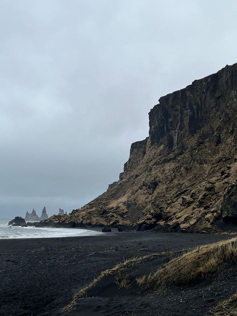 Iceland Trip Aesthetic, Iceland Travel Aesthetic, Icelandic Aesthetic, Iceland Aesthetic, Iceland Beach, Travel Aesthetic Beach, Island Night, Vik Iceland, Iceland Nature