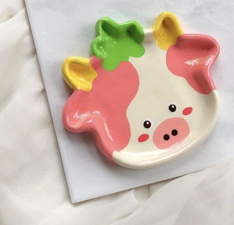 Strawberry cow accessory tray, available from: @ mays.archive on insta Clayart Cute, Strawberry Milk Cow, Clay Trinkets, Clay Jewellery Holder, Clay Tray, Strawberry Cow, Clay Plates, Aesthetic Cottagecore, Tanah Liat