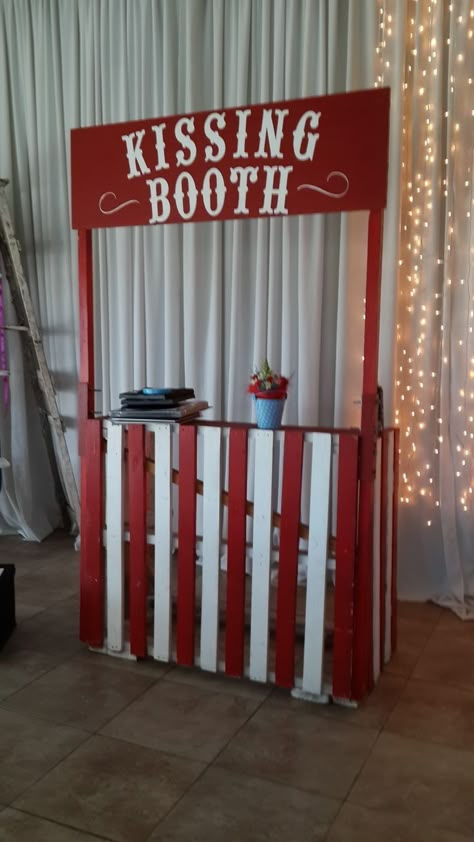 Halloween Kissing Booth, Kissing Booth Decor, Kissing Booth Ideas, Diy Kissing Booth, Vintage Carnival Games, Grease Party, Diy Carnival Games, Diy Carnival, Halloween Circus