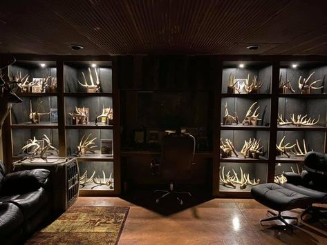 Trophy Rooms Hunting, Hunting Room Design, Hunting Room Decor, Taxidermy Decor, Hunting Room, Trophy Rooms, Man Room, Hunting Lodge, Farmhouse Style House