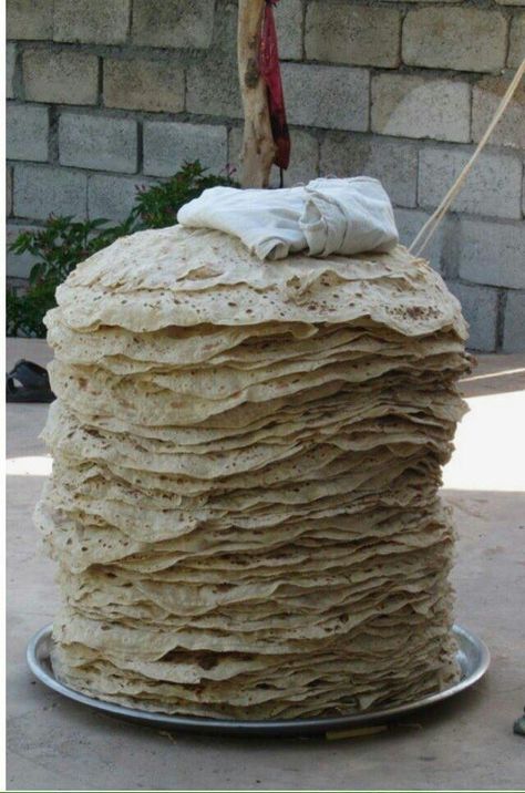 Kurdish flat bread Kurdish Cuisine, Kurdish Food, Egyptian Food, Eastern Cuisine, Naan Bread, Persian Food, Jewish Recipes, Our Daily Bread, Middle Eastern Recipes