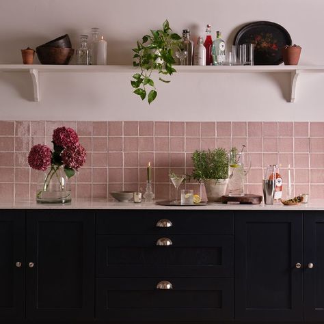 Dark blue and dusky pink really do bring out the best in each other in this unexpectedly grown-up, rich and warming combination. Here we have chosen to contrast the dark cabinetry tiles from our Halcyon collection in Wild Rose, arranged in a grid layout. The rustic, handmade body of the tile has an aged feel, adding texture and traditional charm. Pink Kitchen Walls, Dark Blue Tile, Dark Blue Kitchens, Pink Tile, Navy Blue Kitchen, Navy Kitchen, Dark Kitchen, Handmade Tile, Pink Tiles