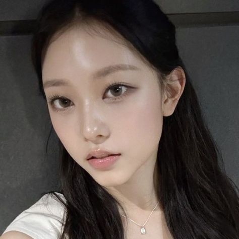 Haerin Icon, Ulzzang Makeup, Daily Makeup, Makeup Pictures, Cute Jeans, My Chemical, 가을 패션, Pretty Selfies, Cute Makeup