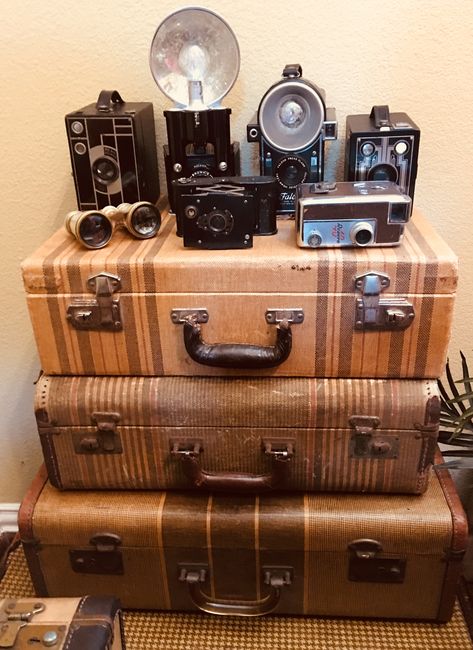 My vintage camera collection looks good on top of my 1940’s and 1950’s luggage collection 1940s Camera, Antique Camera Decor, 1950s Camera, Antique Camera Display, Crow Confetti, Vintage Suitcase Decor, Vintage Camera Collection, Suitcase Ideas, Vintage Camera Decor