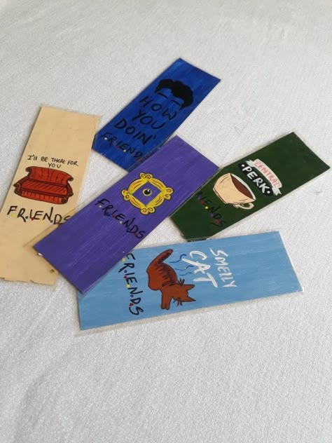 Friends Series Bookmarks, Friends Series Gift Ideas, Friends Tv Show Gifts Diy, Friends Series Painting, Best Friend Bookmark, Bookmarks Inspired By Books, Friends Series Drawing, Folklore Bookmark, Bookmarks For Friends