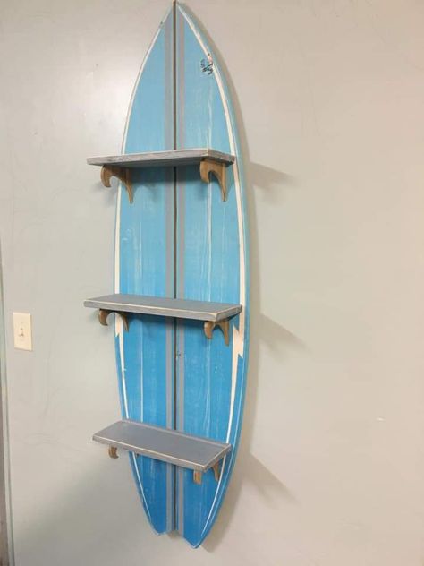 Room Ideas Surf Style, Surf Board Shelf, Surfboard In Bedroom, Beach Bedroom Wall Decor, Surf Board Mirror, Surfboard Headboard, Surfer Bathroom, Diy Surfboard Decor, Surfboard Shelves